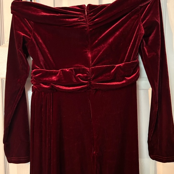 Belle Off-Shoulder Velvet Gown in Burgundy - Picture 7 of 9